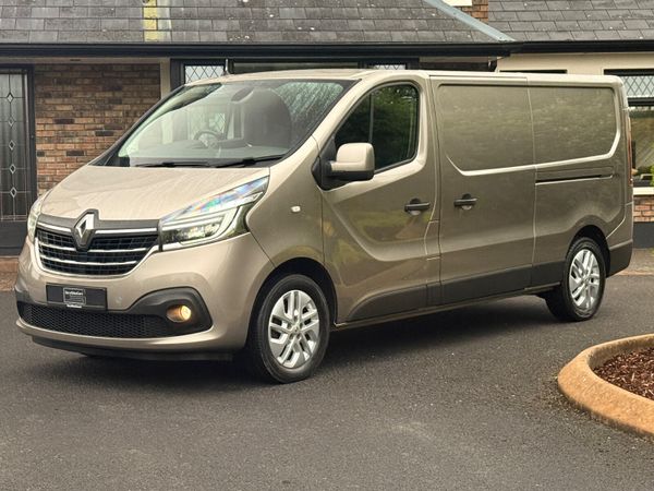 Spotless Low km Automatic 201 Renault Trafic! 391697240