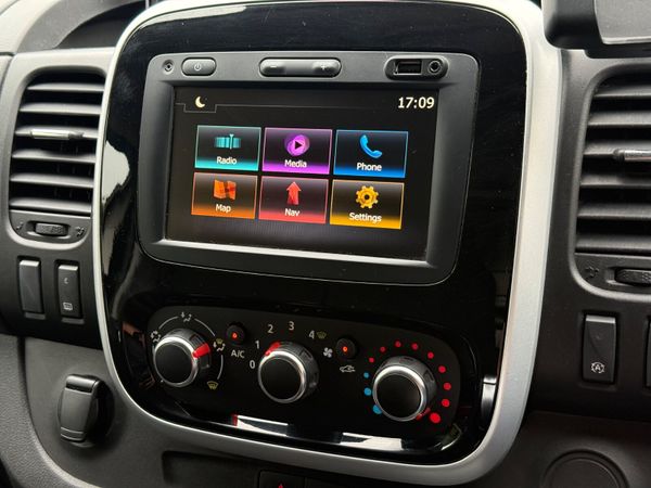 Spotless Low km Automatic 201 Renault Trafic! 391697251