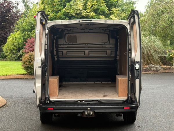 Spotless Low km Automatic 201 Renault Trafic! 391697254