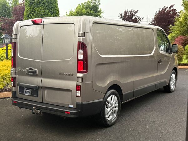 Spotless Low km Automatic 201 Renault Trafic! 391697257