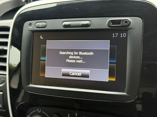 Spotless Low km Automatic 201 Renault Trafic! 391697259