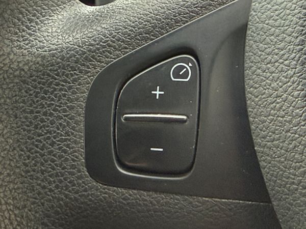 Spotless Low km Automatic 201 Renault Trafic! 391697260