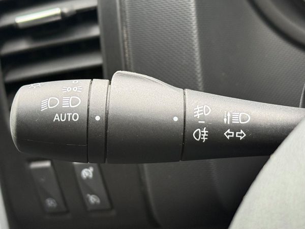 Spotless Low km Automatic 201 Renault Trafic! 391697265