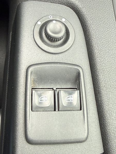 Spotless Low km Automatic 201 Renault Trafic! 391697268