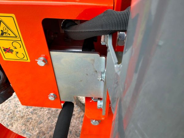 New / unused tractor pto wood chipper / shredder.. 391613890