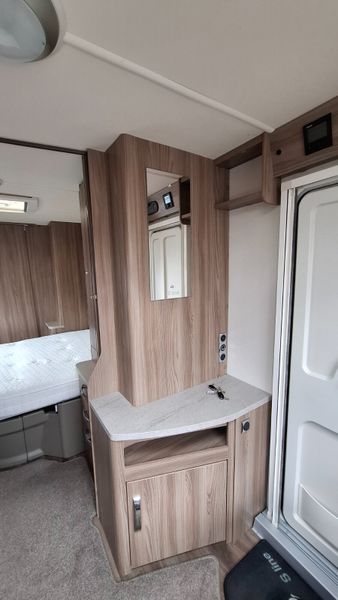 Swift Challenger S Line 4 berth island bed carsvan 391621721