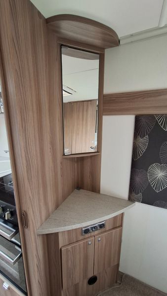 Swift Challenger S Line 4 berth island bed carsvan 391621728