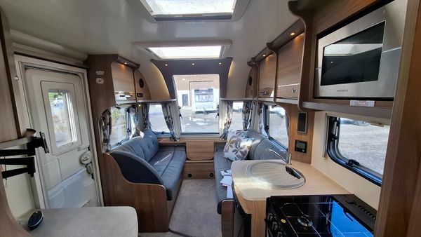 Bailey Pegasus  GT70 Modena Island Bed 391622158