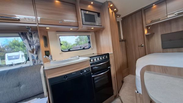 Bailey Pegasus  GT70 Modena Island Bed 391622163
