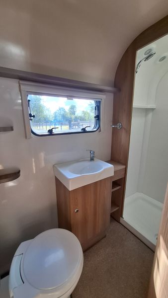 Bailey Pegasus  GT70 Modena Island Bed 391622167