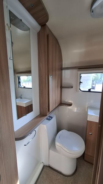 Bailey Pegasus  GT70 Modena Island Bed 391622169