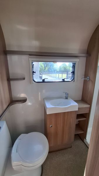 Bailey Pegasus  GT70 Modena Island Bed 391622171