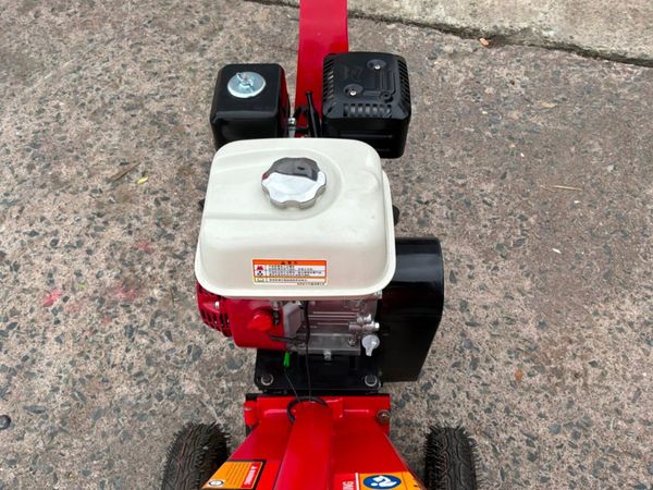 New / unused Honda garden shredder / wood chipper. 391623946