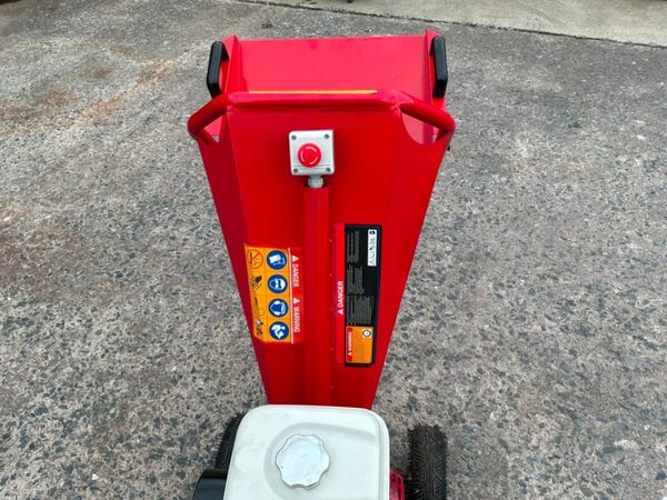 New / unused Honda garden shredder / wood chipper. 391623913