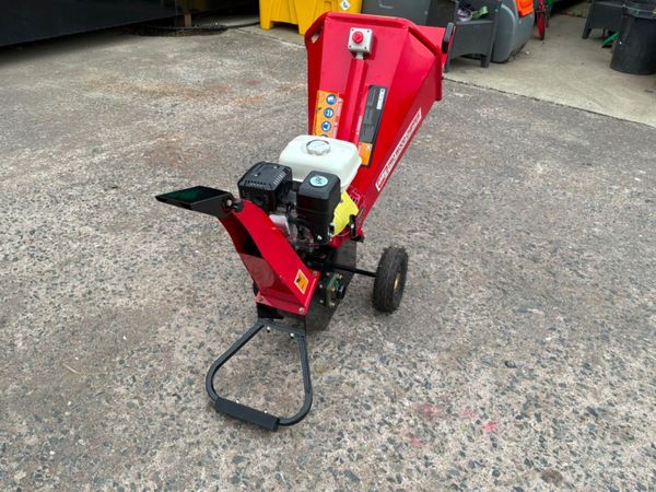 New / unused Honda garden shredder / wood chipper. 391623916
