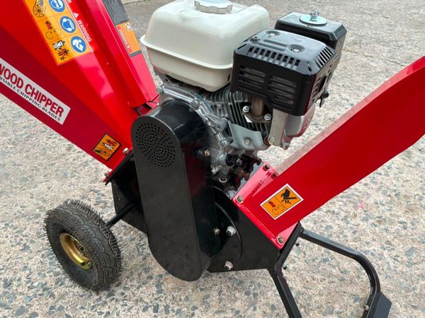 New / unused Honda garden shredder / wood chipper. 391623921