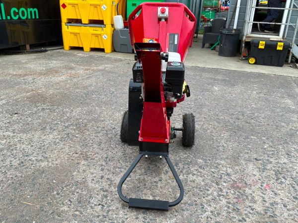 New / unused Honda garden shredder / wood chipper. 391623939