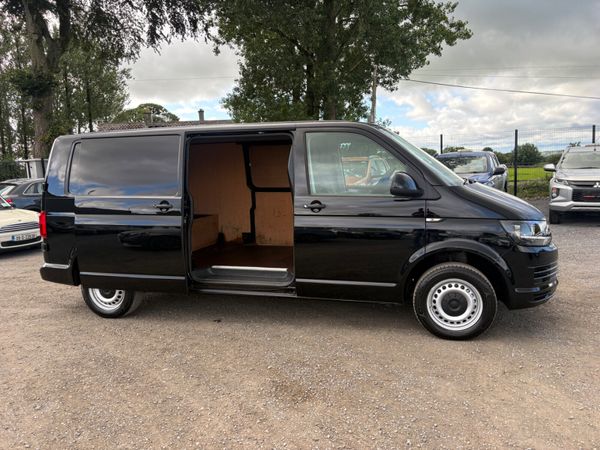 Volkswagen Transporter 391781824
