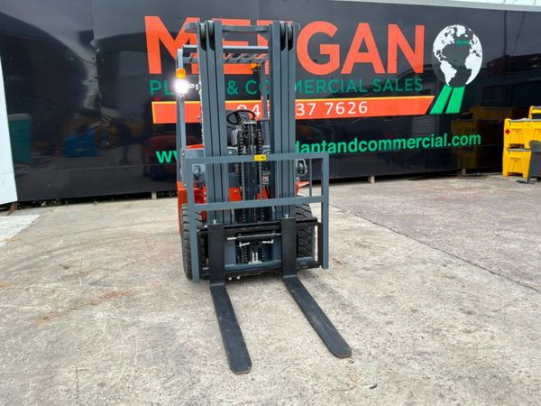 New / unused JQ Power 2.5 ton forklift..container 391701256