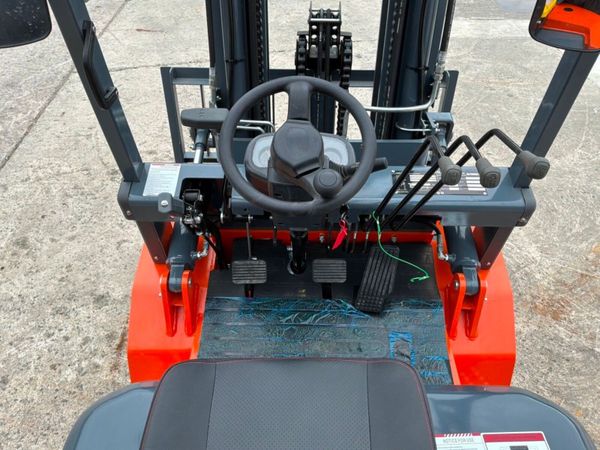 New / unused JQ Power 2.5 ton forklift..container 391701239