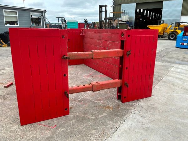 Conquip Manhole trench box / shoring support...... 391712640