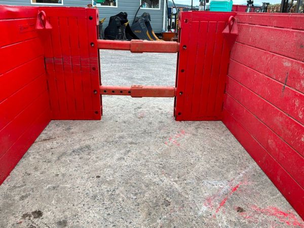 Conquip Manhole trench box / shoring support...... 391712647
