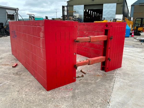 Conquip Manhole trench box / shoring support...... 391712639