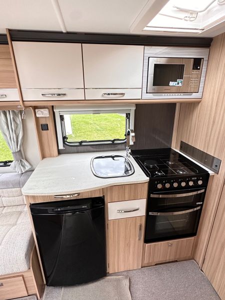 ✨STUNNING COACHMAN VISION 545 4 BERTH ISLAND BED✨ 391855511