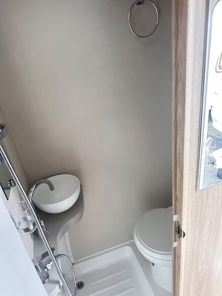 ✨2018 ELDDIS XPLORE 304 4 BERTH✨ 391858686