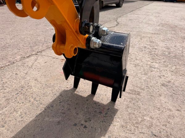 DIESEL  2026 JPC  Mini micro Digger....Full cab... 391805746
