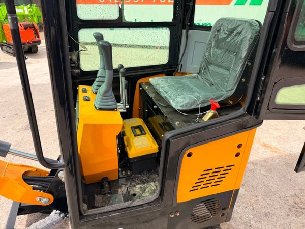 DIESEL  2026 JPC  Mini micro Digger....Full cab... 391805761
