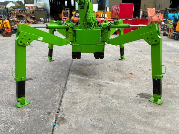 Asaka Self propelled rubber tracked spider crane.. 391963594