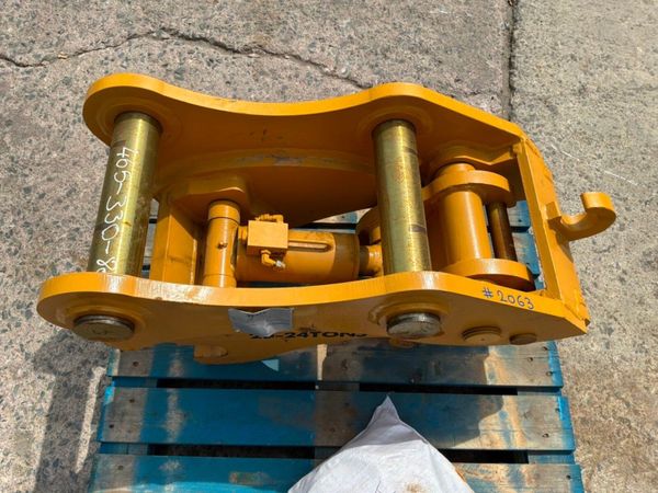 New / unused hydraulic quick hitch.........80mm... 391938961