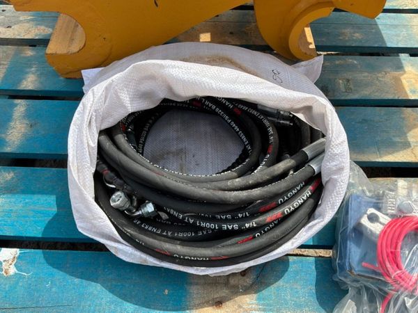 New / unused hydraulic quick hitch.........80mm... 391938966