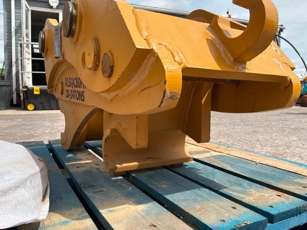 New / unused hydraulic quick hitch.........80mm... 391938970