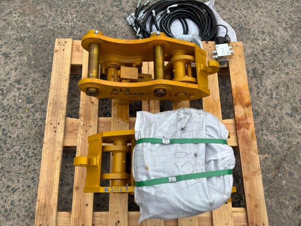 New / unused hydraulic quick hitch.....45mm pins.. 392021660