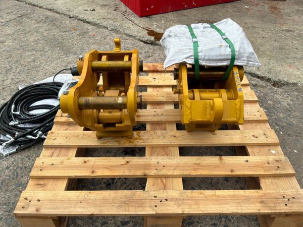 New / unused hydraulic quick hitch.....45mm pins.. 392021661