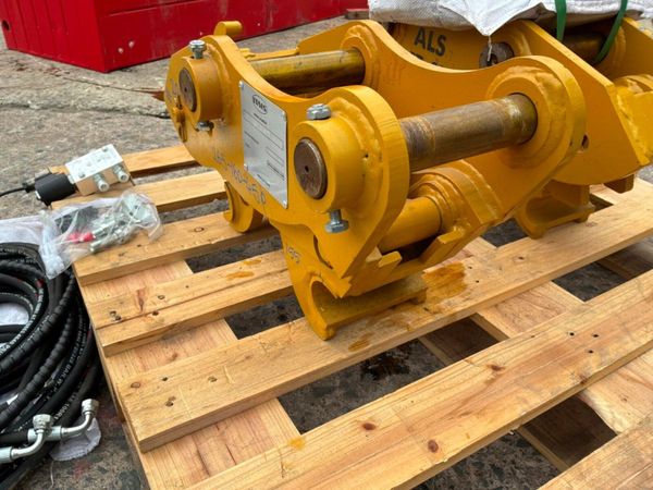 New / unused hydraulic quick hitch.....45mm pins.. 392021662