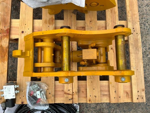 New / unused hydraulic quick hitch.....45mm pins.. 392021663