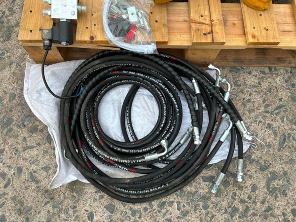 New / unused hydraulic quick hitch.....45mm pins.. 392021665