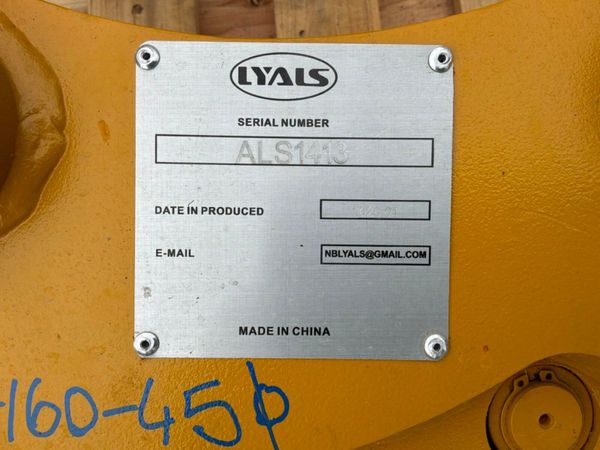 New / unused hydraulic quick hitch.....45mm pins.. 392021668