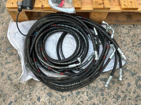 New / unused hydraulic quick hitch.....45mm pins.. 392021671