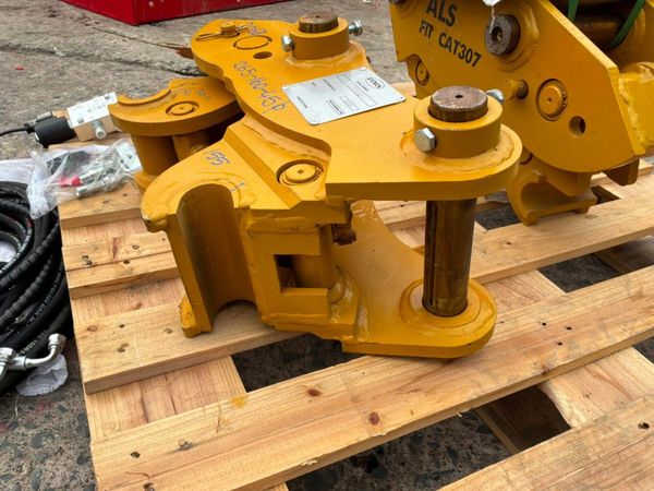 New / unused hydraulic quick hitch.....45mm pins.. 392021673