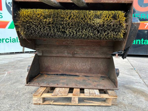 Bobcat skid steer / sweeper collector road brush.. 392029413