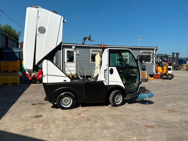 2020 bucher Cc1300 City road sweeper.....2026 hour 392151556