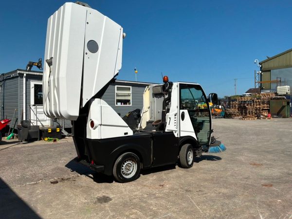 2020 bucher Cc1300 City road sweeper.....2026 hour 392151569