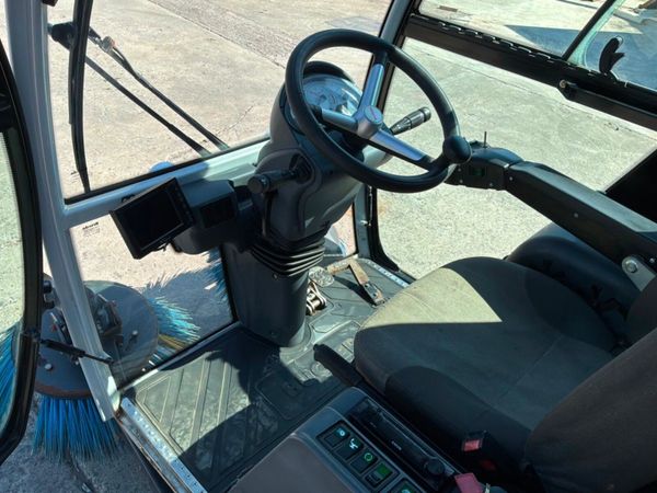2020 bucher Cc1300 City road sweeper.....2026 hour 392151535