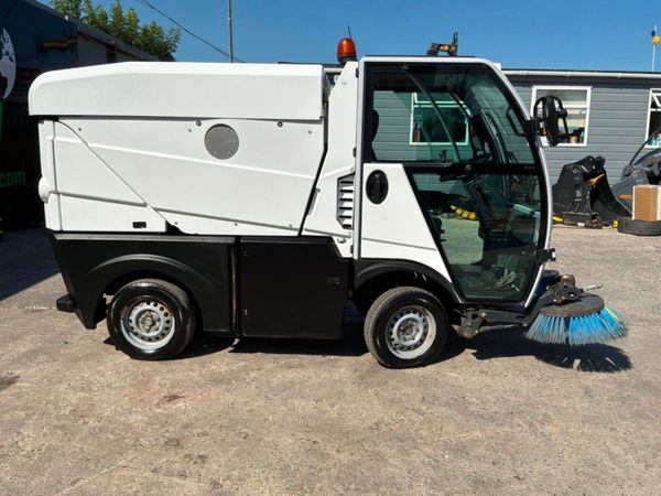 2020 bucher Cc1300 City road sweeper.....2026 hour 392151640