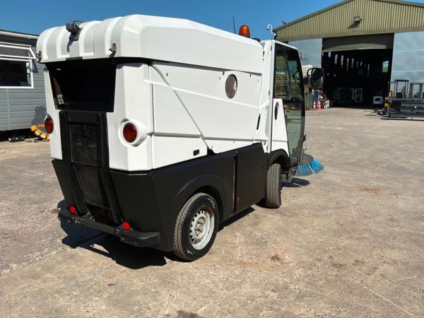 2020 bucher Cc1300 City road sweeper.....2026 hour 392151649