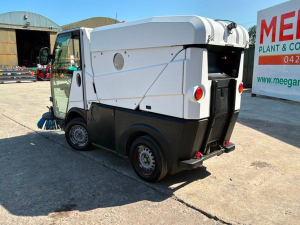 2020 bucher Cc1300 City road sweeper.....2026 hour 392151670